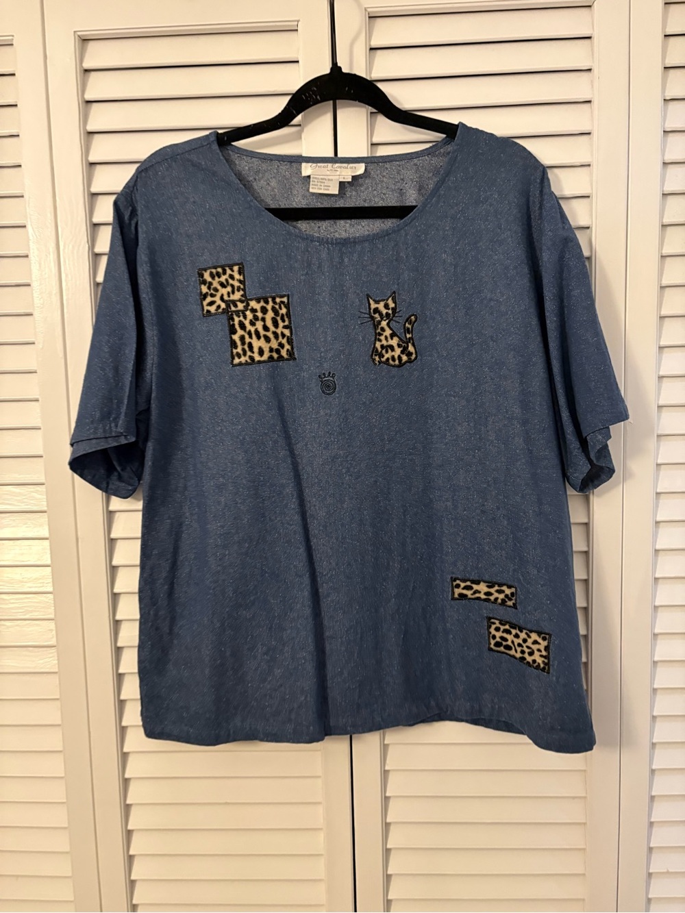 Silk Short-Sleeve Cat Patch Top